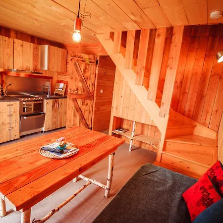 Hotel Les Volca'lodges De Tournebise *